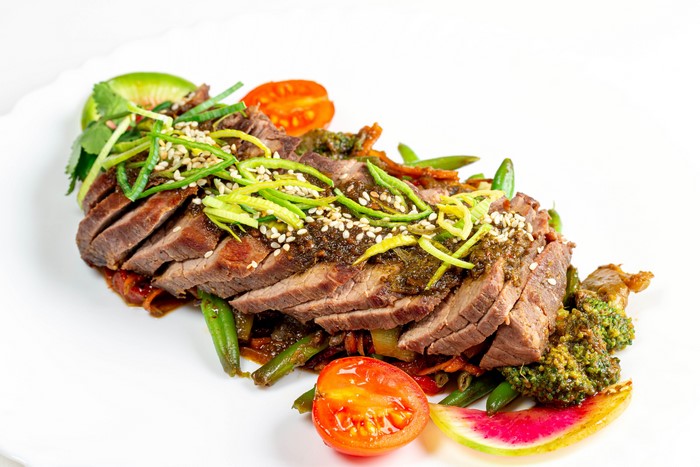 Sliced Meat with Vegetables and Sesame Seeds