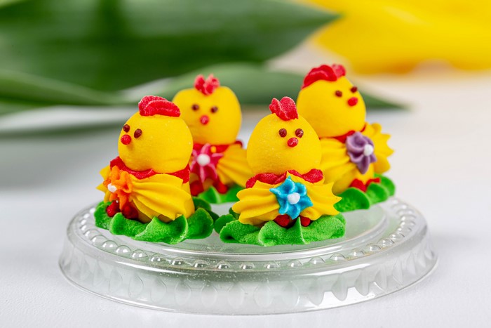 Easter chick cakes with floral decorations