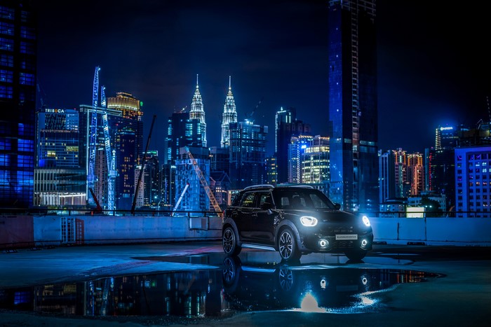2020 Mini Countryman S Blackheath in City at Night