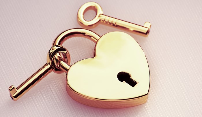 Gold heart padlock with key