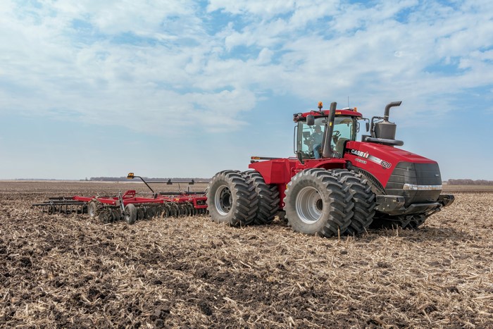 Case IH Steiger 620 Wheeled Tractor with Tiller in Field