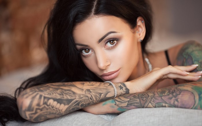 Anya Sugar with Tattoos