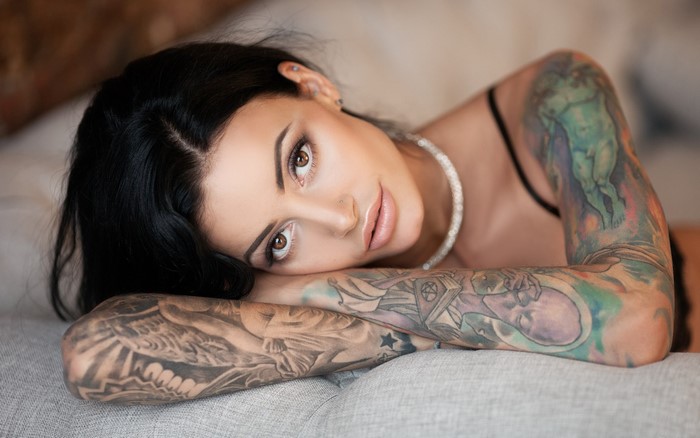 Anya Sugar with tattoos