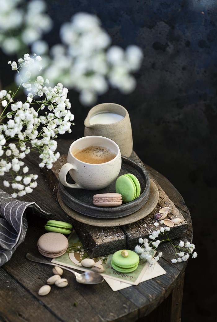 Coffee and macarons with flowers