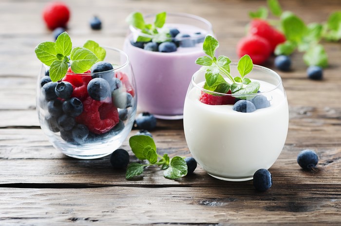 4K Yogurt with Berries and Mint