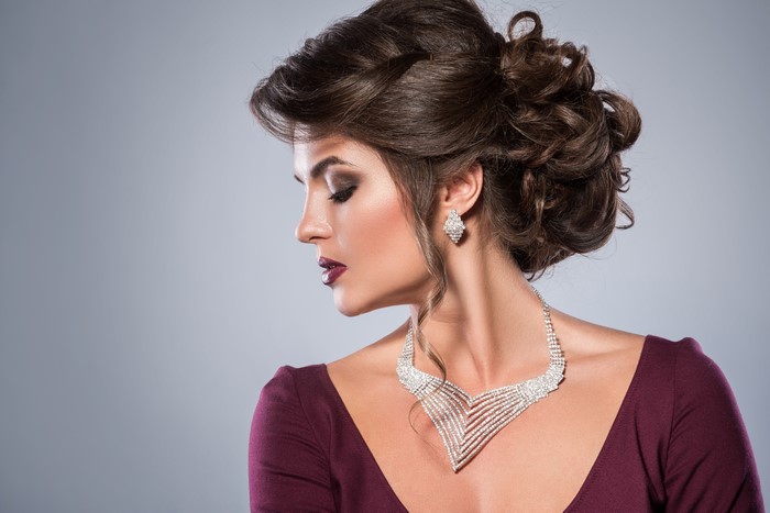 Elegant Model with Necklace and Earrings in 4K