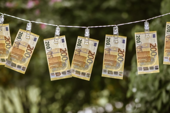 200 Euro banknotes hanging on a clothesline