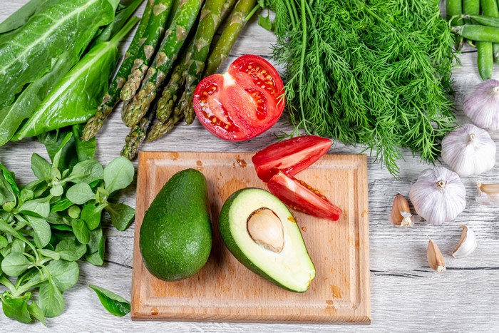 4K Vegetables: Avocado, Tomatoes, Asparagus, Dill, Garlic