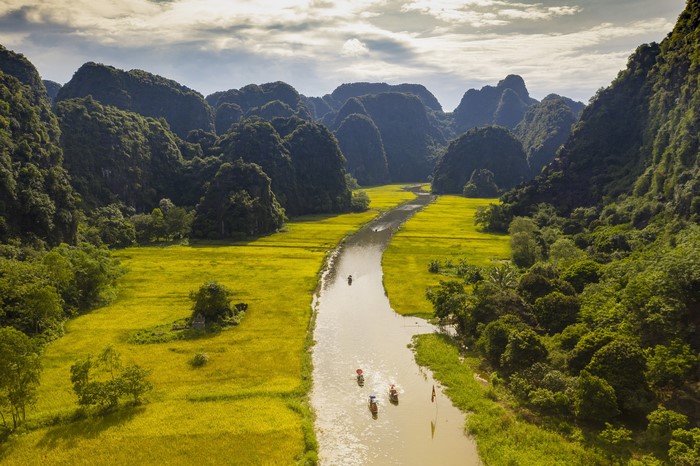 4K Ninh Binh Vietnam River Mountains Fields Boats