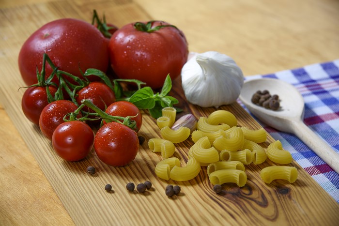 4K Tomatoes, Garlic, Pasta, and Spices