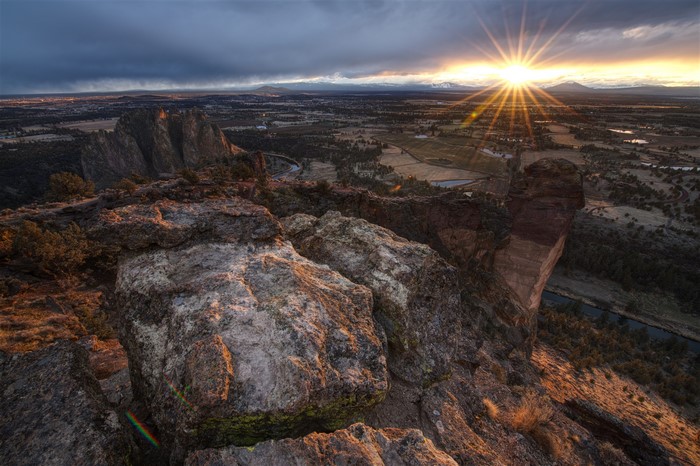 Sunrise over Smith Rock State Park, Oregon, USA