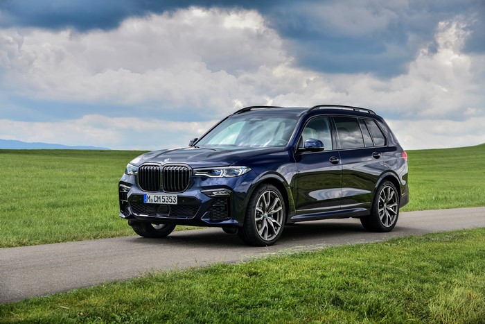 BMW X7 M50i G07 Metallic Blue Crossover