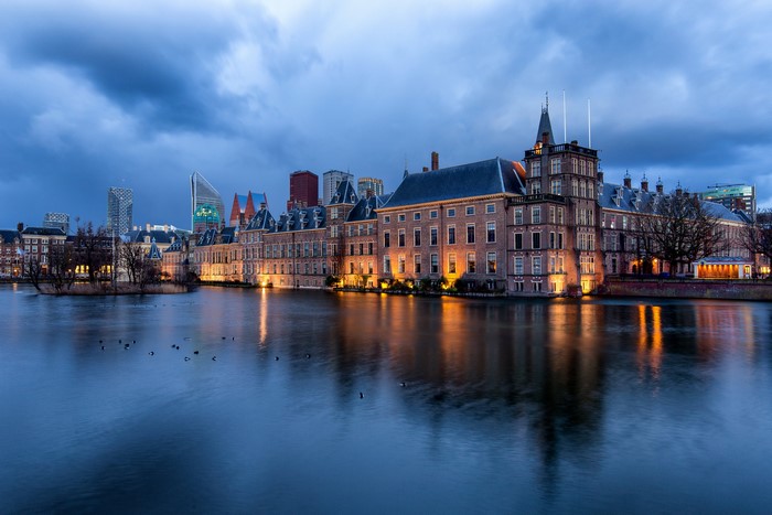 Binnenhof and Hofvijver pond in The Hague at dusk