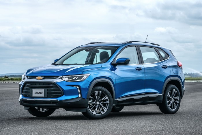 Blue Chevrolet Tracker Premier parked on asphalt