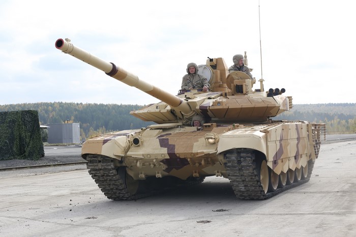 T-90M tank with crew in camouflage