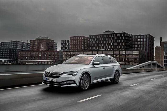 Skoda Superb Combi iV Motion Silver Estate Car