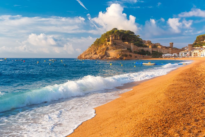 4K Tossa de Mar Beach with Castle and Waves