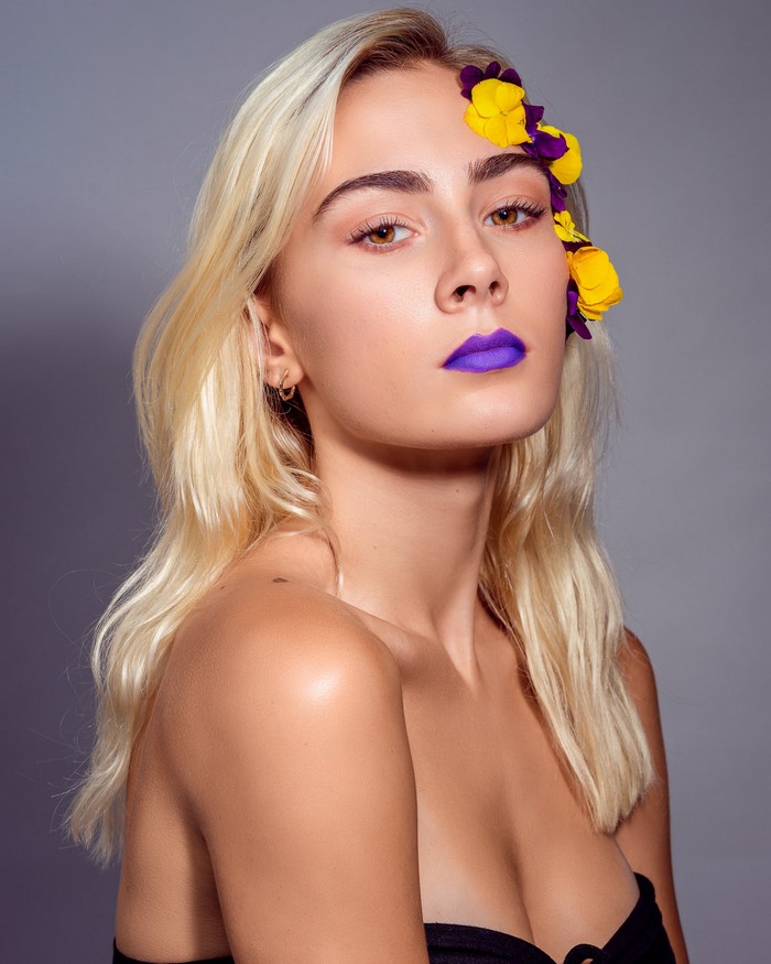 Blonde girl with purple lipstick and flowers