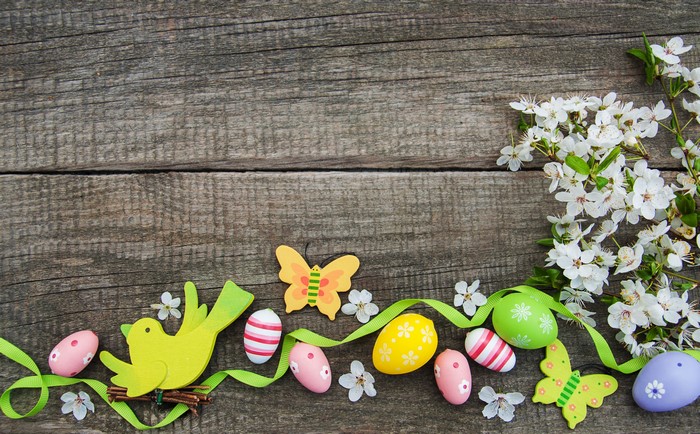 Easter eggs and flowers on wood planks