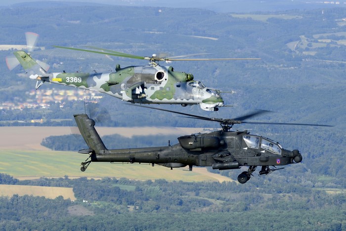 4K: Mi-24 and AH-64 Apache Helicopters in Flight
