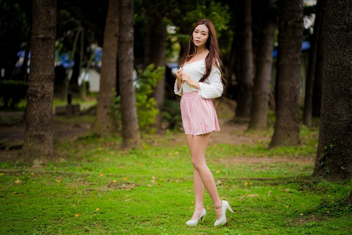 4K Asian Woman in White Blouse and Pink Skirt
