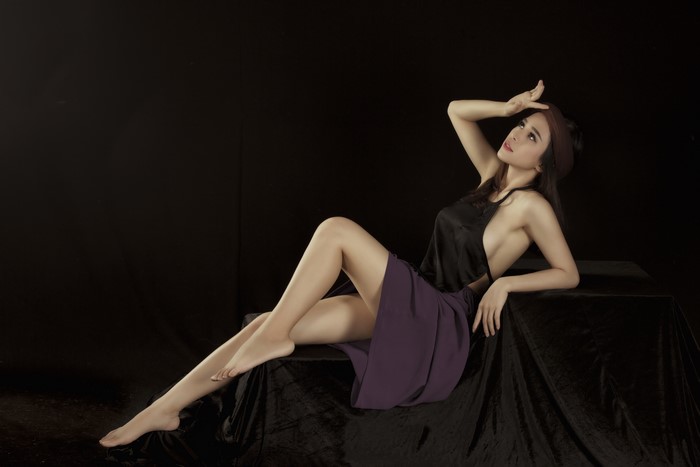 4K Asian Woman Posing with Elegant Legs