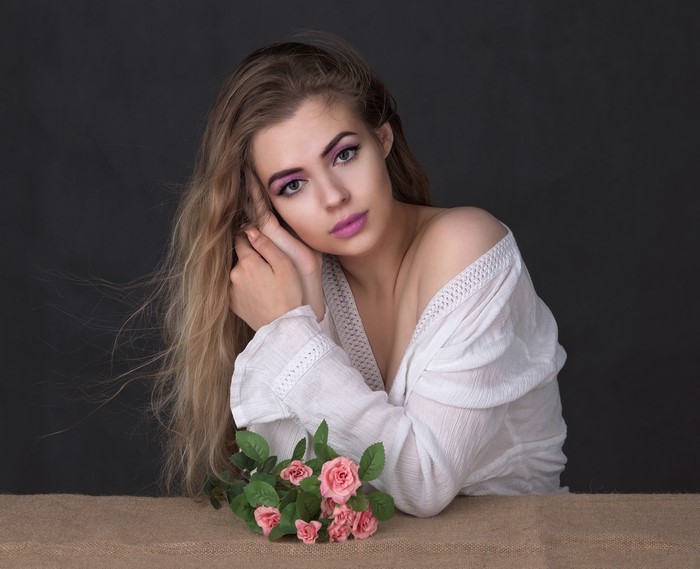 4K Portrait of Woman with Bouquet and Dark Blonde Hair