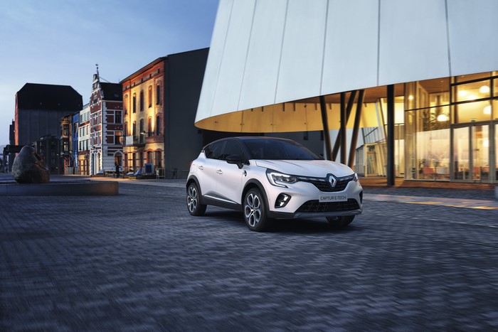 4K 2020 Renault Captur E-TECH Crossover