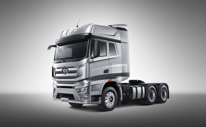 FAW Jiefang J7 Eagle 6x4 Tractor Truck