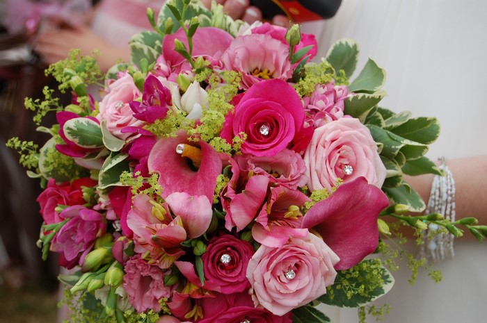 Pink and red floral bouquet with roses and calla lilies