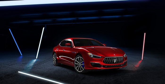 Red Maserati Ghibli GranLusso Hybrid M157