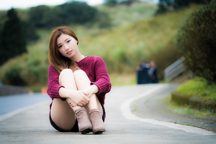 4K Asian Woman Sitting on Road
