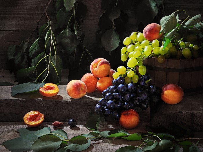 Still-life with Grapes and Peaches by Sergey Funtovoy