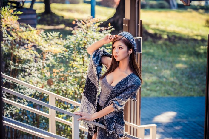 4K Asian Woman Wearing Beret and Shawl