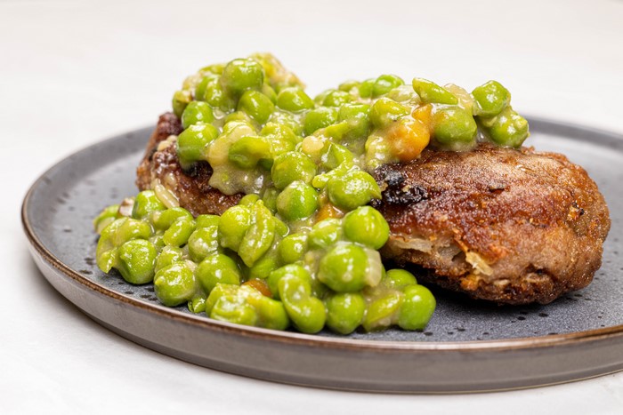 Meat patties with green peas