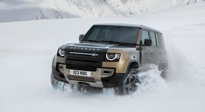 Land Rover Defender 110 P400 X in Snow