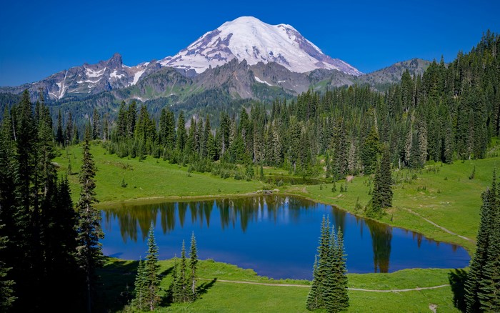 4K, 5K, Mount Rainier national Park, Tipsoo Lake, Washington state, USA ...