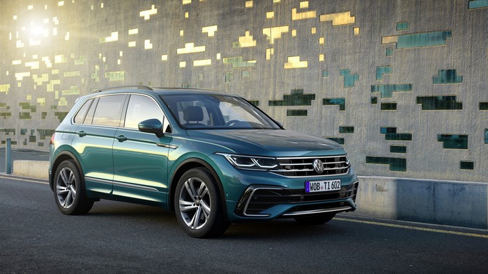 2020 Volkswagen Tiguan R-Line in Green