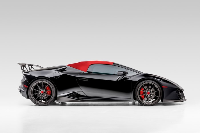 4K Black Lamborghini Huracan Spyder Edizione Roadster
