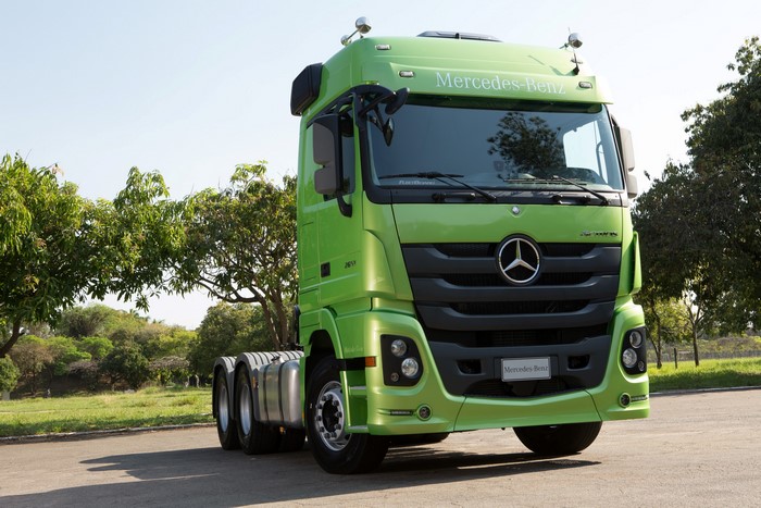 Green Mercedes-Benz Actros 2651 Truck