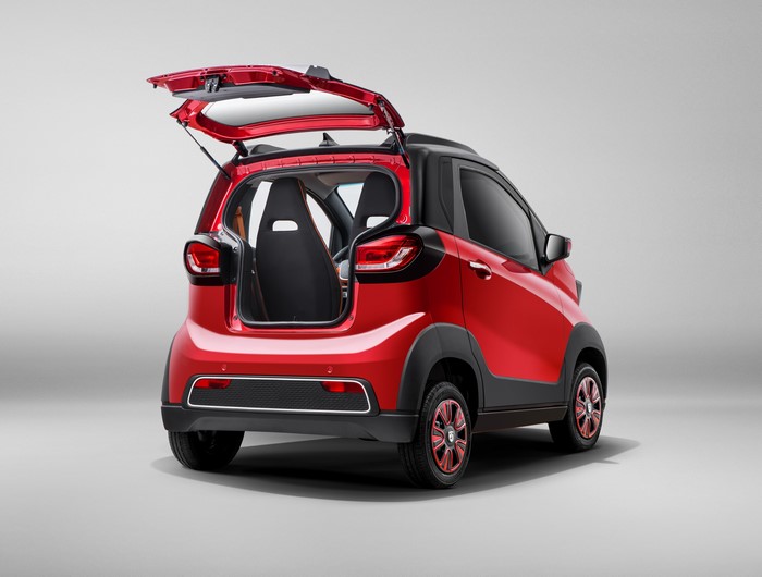 Baojun E100 2017 Red Metallic Back View