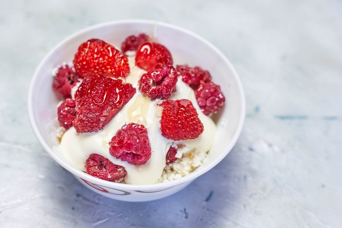 Cottage cheese with raspberries and strawberries in a bowl