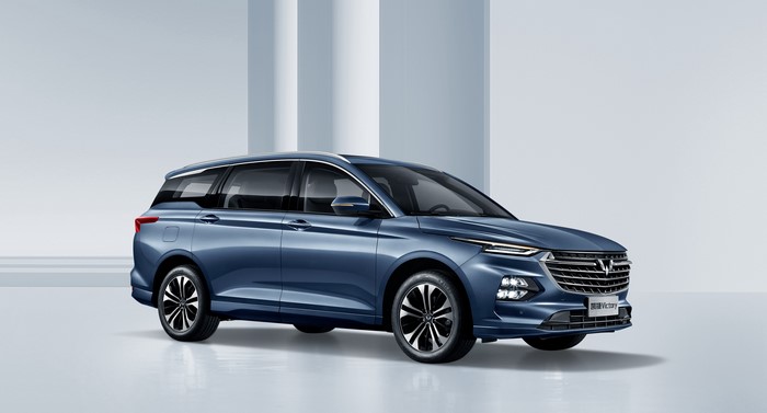 4K Wuling Victory Estate Car Side View
