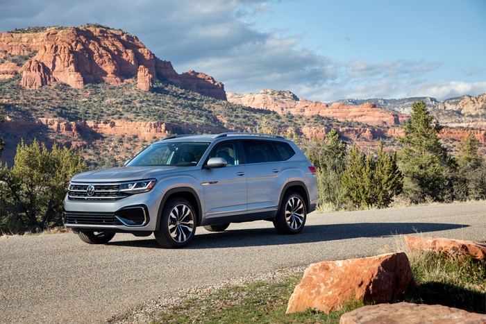 2021 Volkswagen Atlas SEL V6 R-Line in Silver