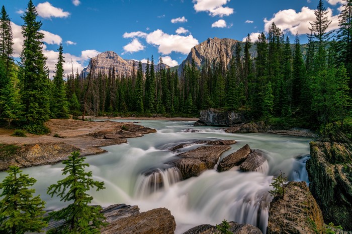 Yoho National Park River and Mountain Scenery in 4K