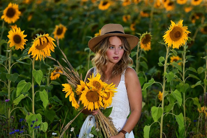 4K Selina Among Sunflower Bouquets