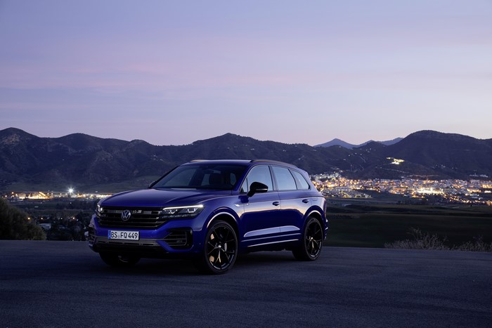 4K 2020 Volkswagen Touareg R Crossover