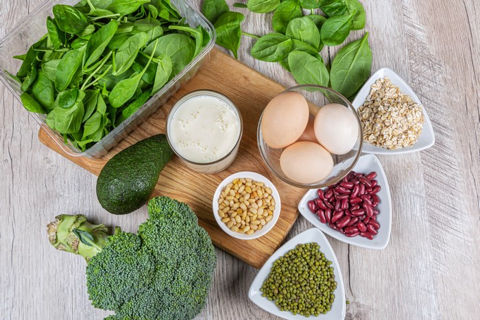 Healthy Foods: Spinach, Avocado, Eggs, Beans, Oats, Milk, Broccoli