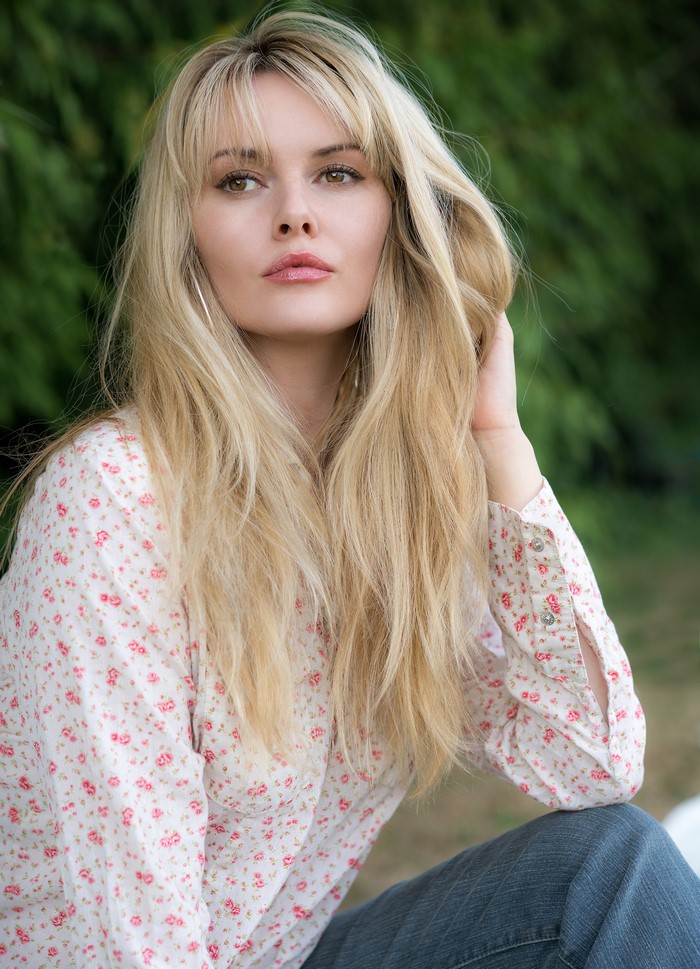 Carla Monaco, Blonde girl with bangs
