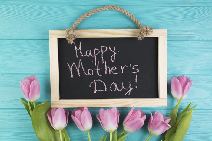 Happy Mother's Day chalkboard with pink tulips